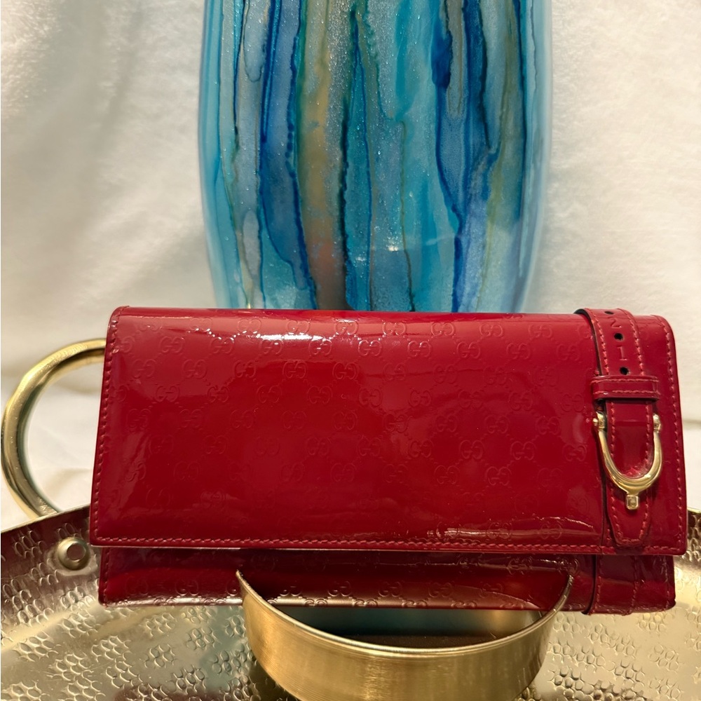 Gucci Red Clutch with Glossy Finish and Fold-Over Design - Picture 1 of 15